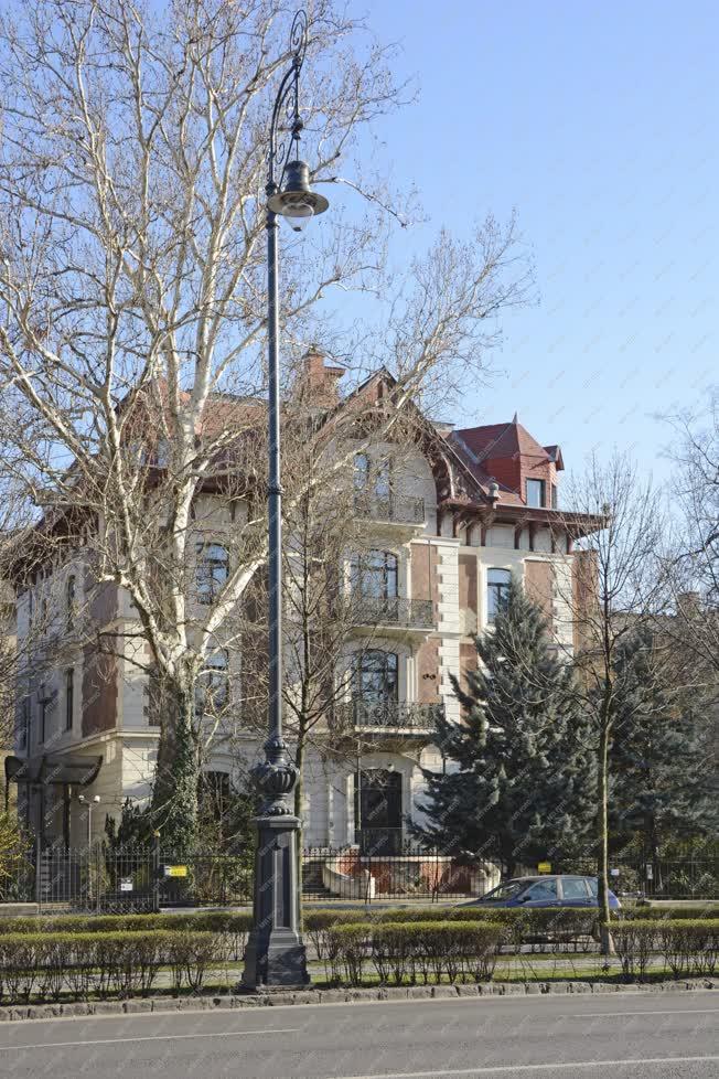 Épület - Budapest - Lakóépület az Andrássy út 105-ben