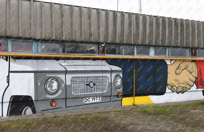 Érdekesség - Legális graffiti alkotás a debreceni mentőállomásnál