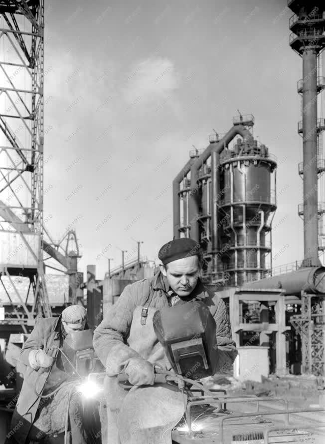 Ipar - A Sztálin Vasmű építése