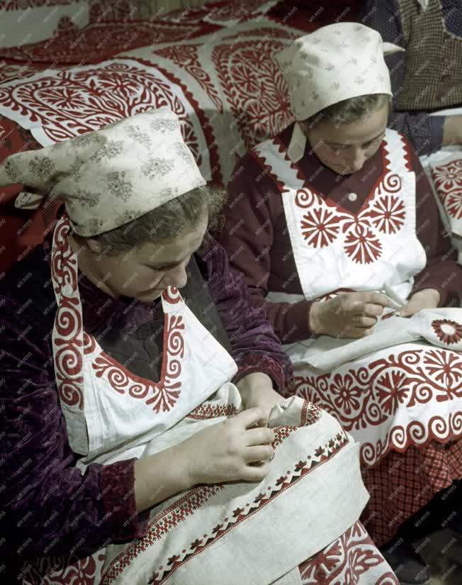 Kultúra - Népművészet - Buzsáki hímzés