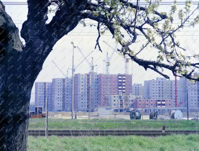 Ipar - Építőipar - Épül a békásmegyeri lakótelep