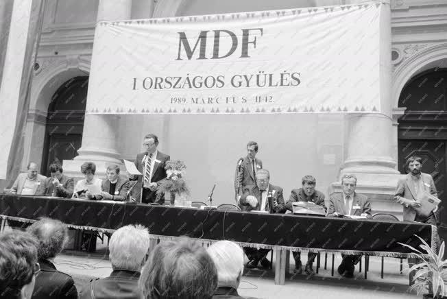 Belpolitika - Az MDF országos gyűlésén