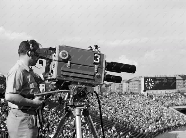 Televízió - Közvetítés a Népstadionból