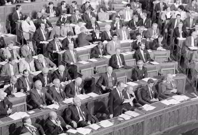 Parlament - Az 1985-ös Országgyűlés utolsó ülésszaka