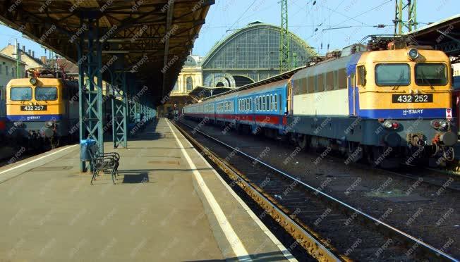 Közlekedés - Budapest - A Keleti pályaudvar