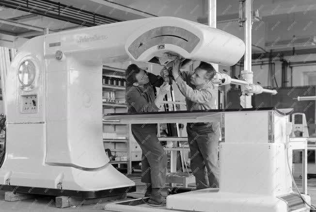Ipar - Medicor Röntgen Művek új gyártmánya