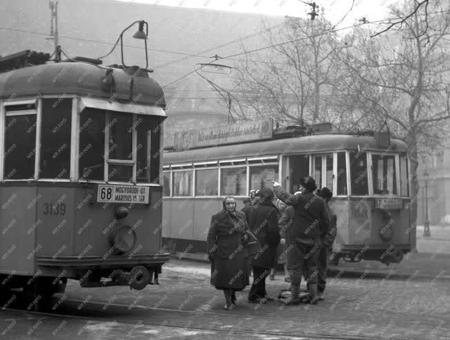 Közlekedés - Március 15. téri végállomás