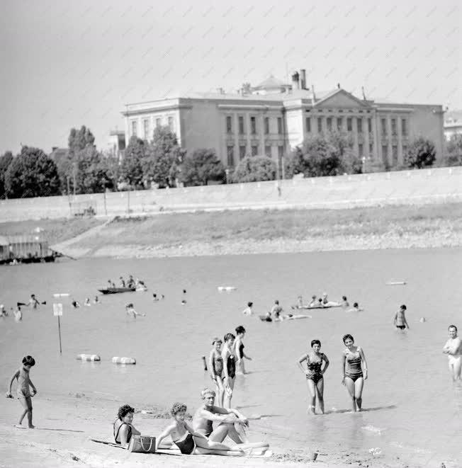 Városkép-életkép - Partfürdő strand Szegeden