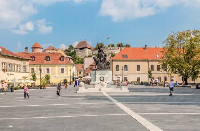 Városkép - Eger - Dobó tér