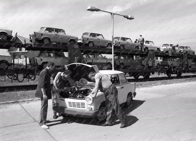 Járműipar - Négyütemű Trabantok a debreceni Merkur-telepen