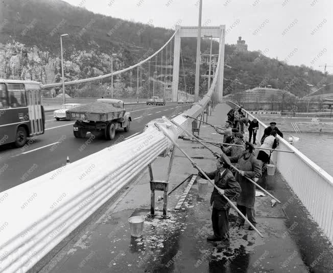 Takarítás - Nagytakarítás az Erzsébet hídon
