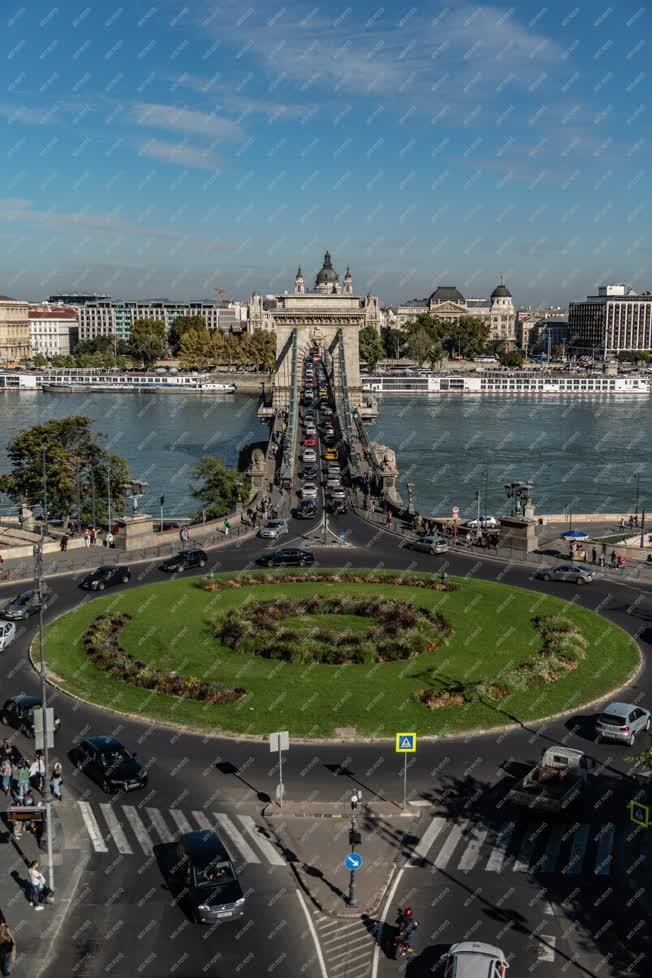 Városkép - Budapest - Clark Ádám tér