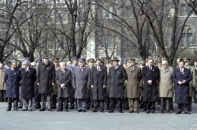 Belpolitika - Nemzeti ünnep - Koszorúzás a Kossuth-szobornál