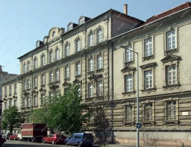 Városkép - Műemlék épület - Az egykori Radetzky laktanya