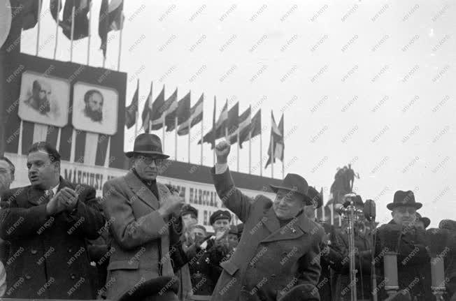 Belpolitika - Március 15-i ünnepség a Hősök terén