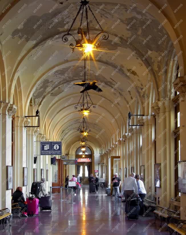 Műemlék épület - Budapest - A Keleti pályaudvar indulási oldala