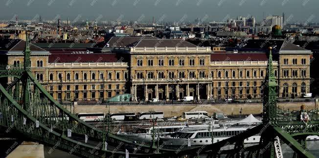 Épület - Budapest - A Corvinus Egyetem főépülete