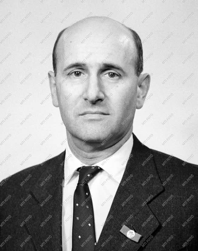 Díj - 1963-as Kossuth-díjasok - Dr. Vágó György kémikus
