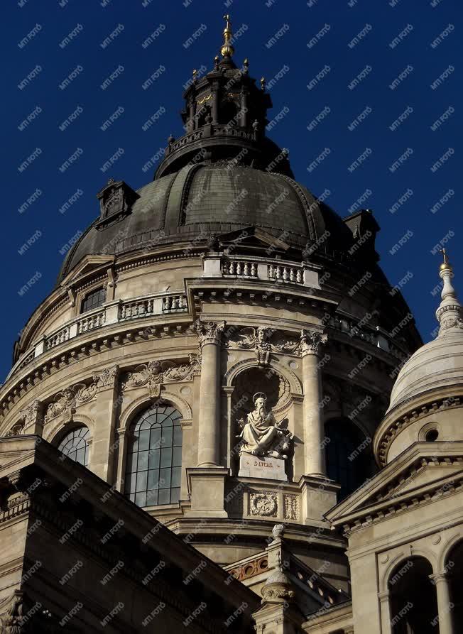Egyházi épület - Budapest -  A Szent István-bazilika kupolája