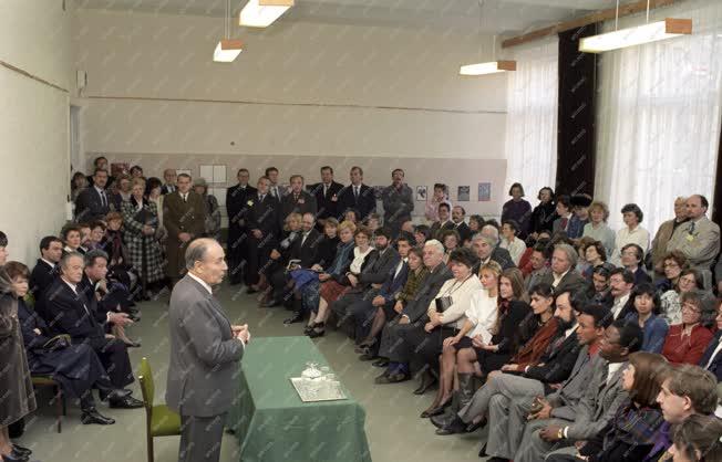 Külkapcsolat - Francois Mitterrand a Kölcsey Gimnáziumban