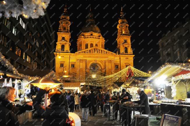 Ünnep - Budapest - Advent a Bazilikánál 