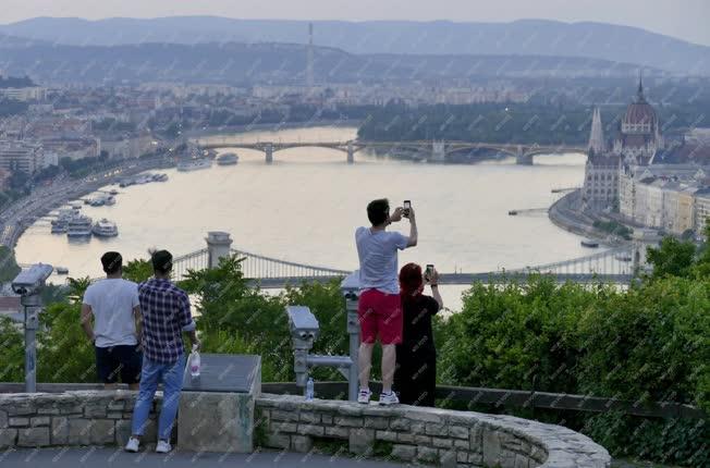 Városkép - Budapest - A főváros alkonyati panorámája
