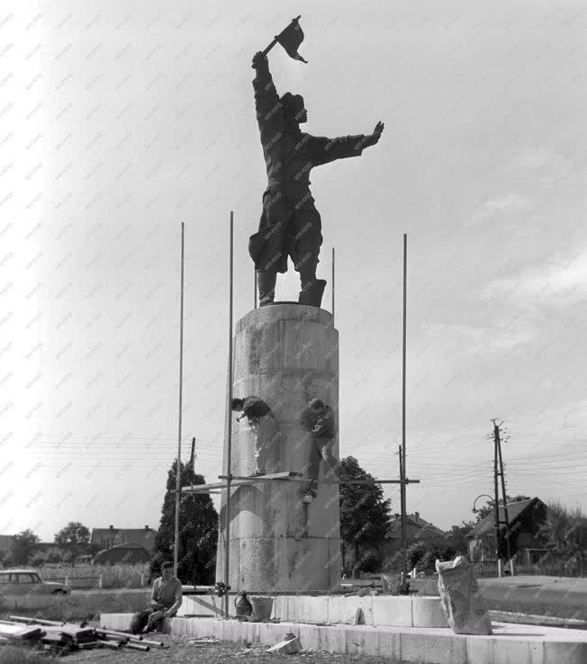 Városkép - Az Osztapenko szobor helyreállítása