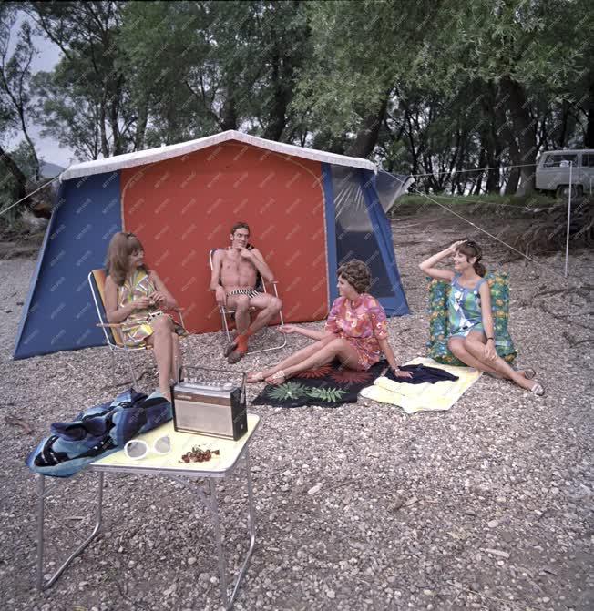 Reklám - Videoton Camping táskarádió 