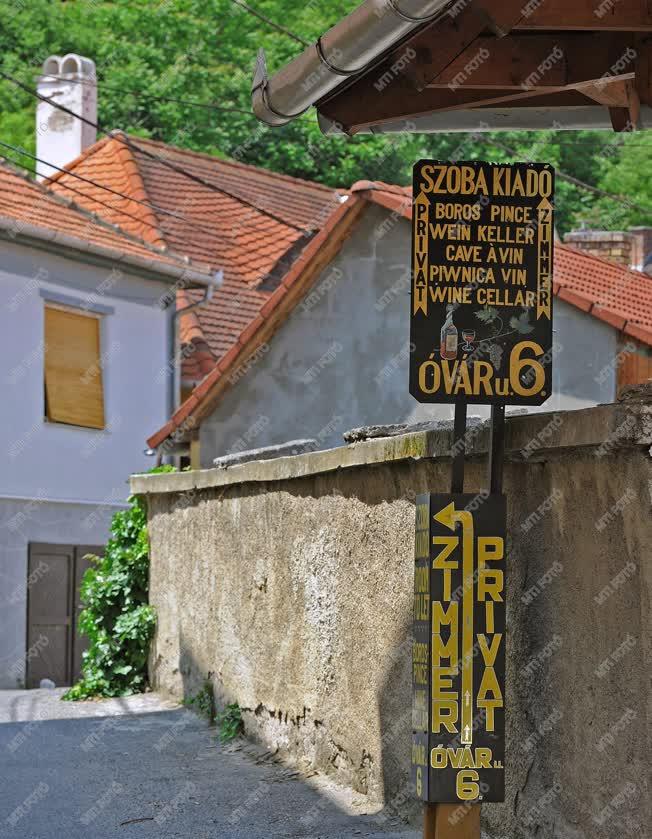 Tárgy - Tokaj - Vendégcsalogató információs tábla