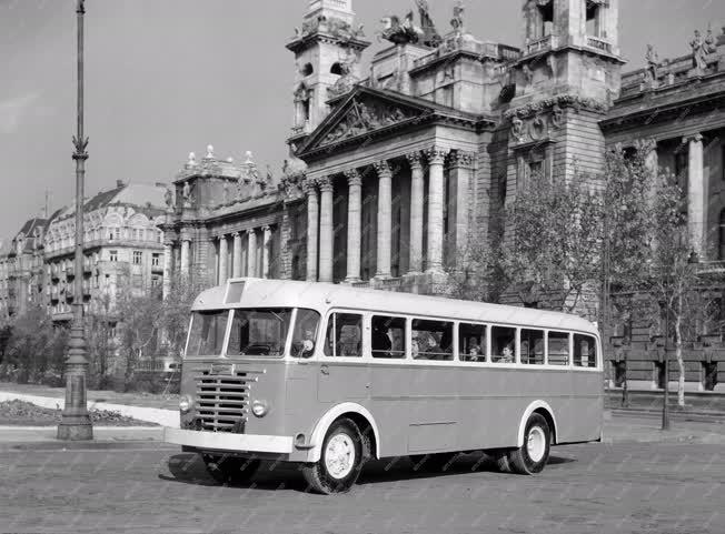 Járműipar - Ikarus 30-as autóbusz