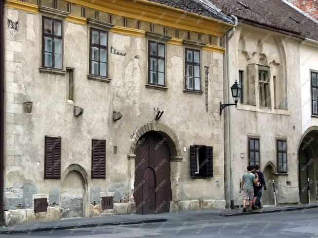 Városkép - Sopron - A Templom utca patinás lakóházai