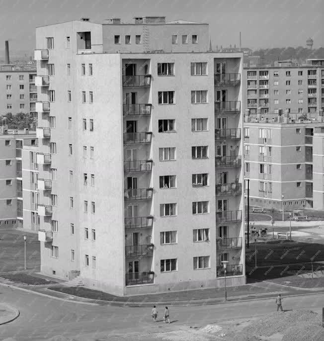 Építőipar - Épül a József Attila lakótelep