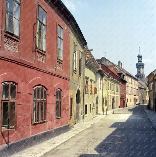 Városkép - A soproni Új utcában