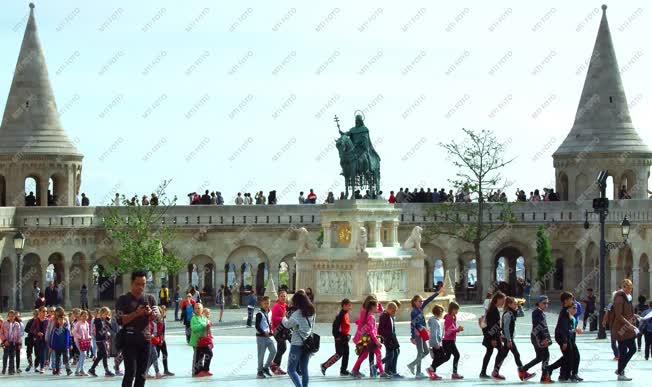 Városkép - Budapest - Turisták a budai Várban
