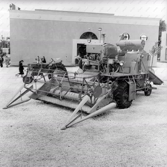 Ipar - Mezőgazdasági kiállítás - Mezőgazdasági munkagép