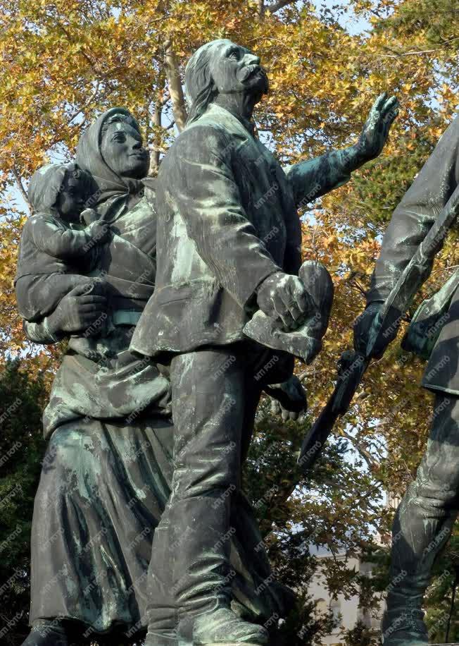 Köztéri szobor - A Kossuth-emlékmű részlete