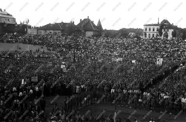 Párt - MKP-SZDP nagygyűlés a forint védelmében