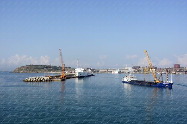 Közlekedés - Piombino - A kikötő látképe