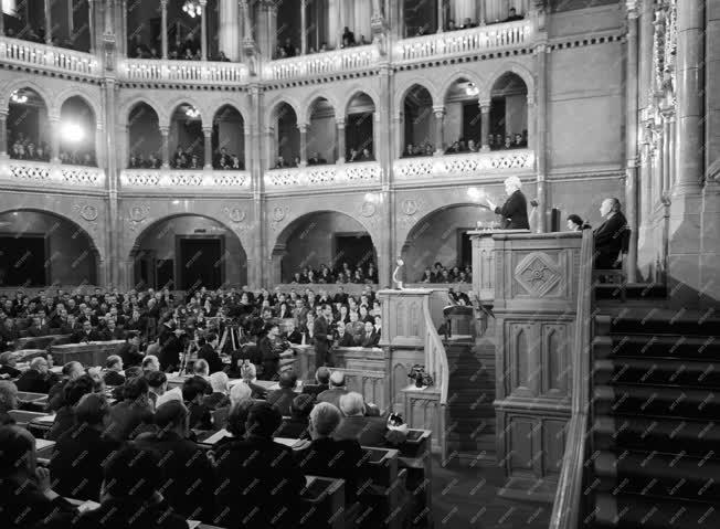Belpolitika - Az Országgyűlés 1964. novemberi ülésszakának első napja
