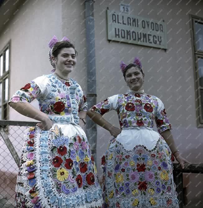 Folklór - Népviselet - Kalocsa vidéki népviselet