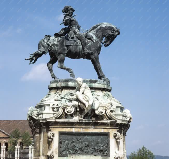Kultúra - Budai vár - Savoyai Jenő szobra