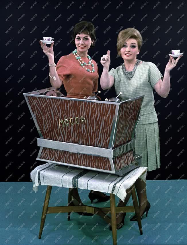Kereskedelem - Reklám - Kávéfőzőgép