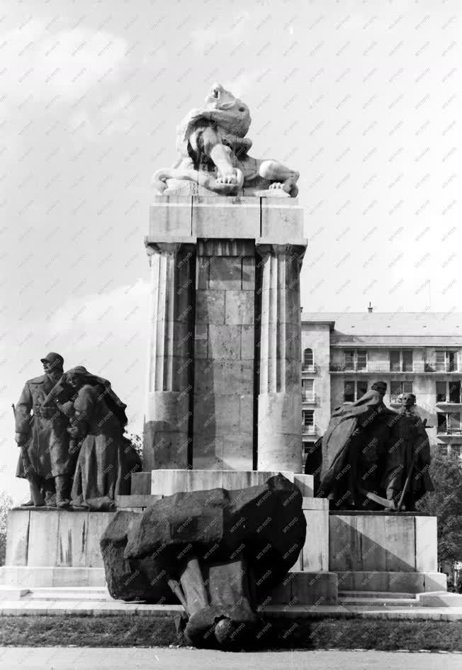 Történelem - A ledöntött Tisza István-szobor