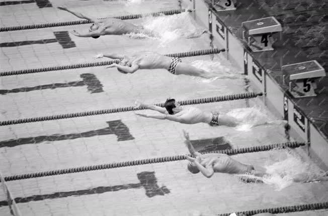 Sport - Úszás - A monteráli olimpián