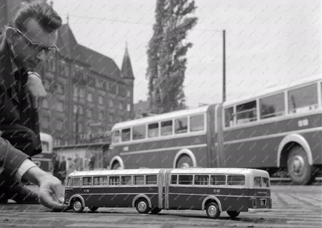 Közlekedés - Autóbuszmakettek ipartörténeti bemutatóra