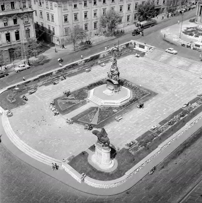 Városkép - Pécsi utcakép - Széchenyi tér