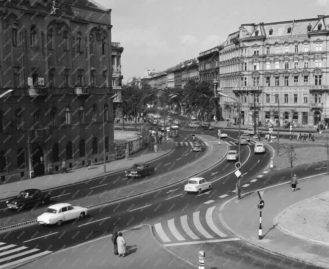 Városkép - Budapest - Felújított József Attila utca