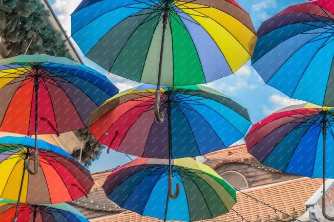 Turizmus - Szentendre - Színes esernyők