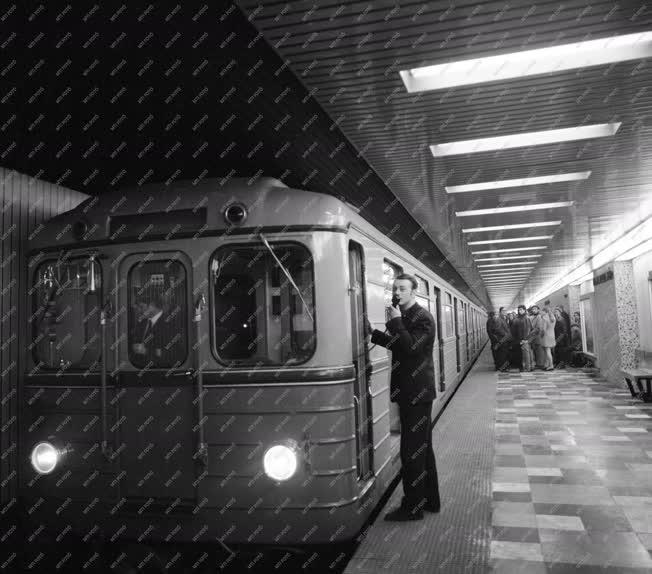 Közlekedés - Próbautazás az elkészült metrón