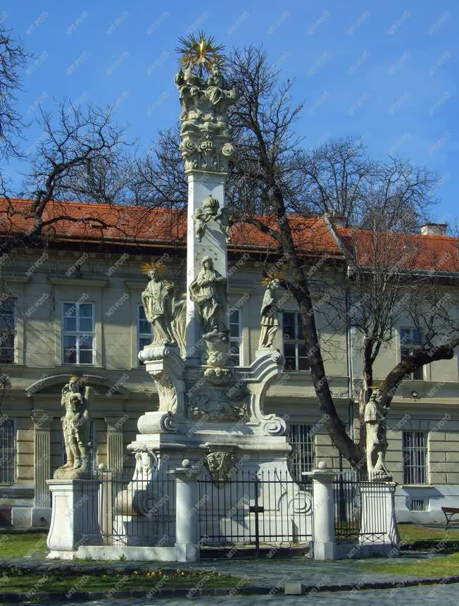 Köztéri szobor - Budapest -  Szentháromság-szobor Óbudán